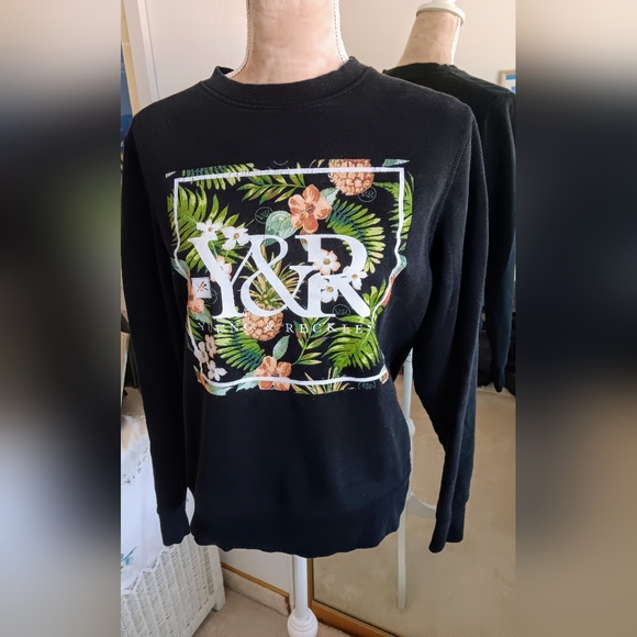 Young & Reckless ~ Tropical Floral Graphic Black Crewneck Sweatshirt Unisex M - Picture 2 of 10